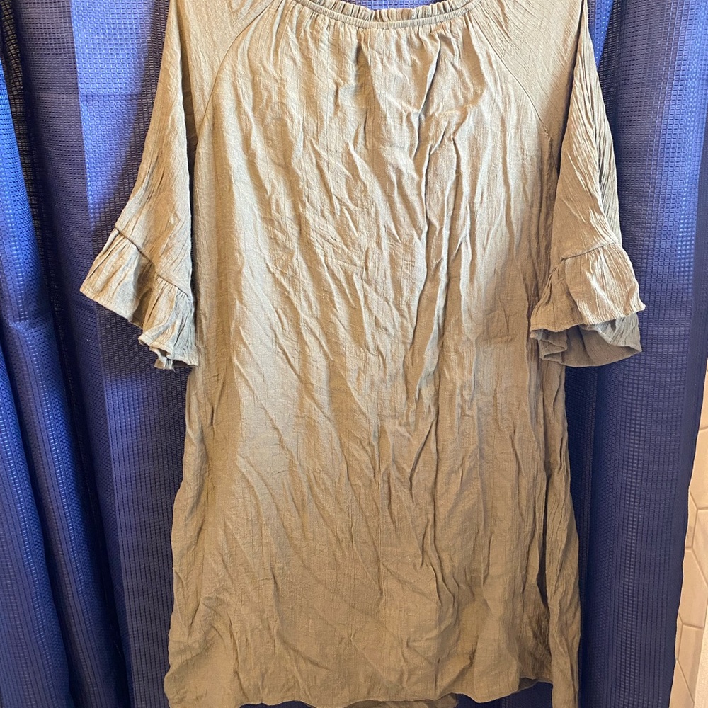 Green Button-Detail Dress - Picture 4 of 4